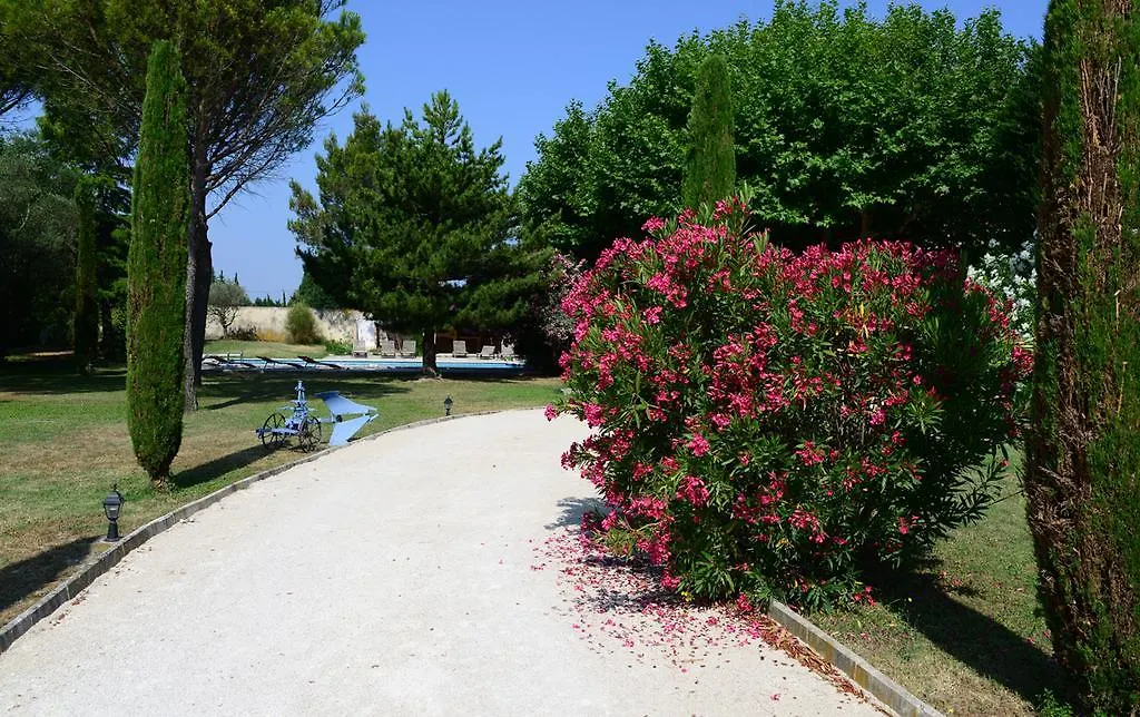 Hotel L'Oustau de Mistral à Eyragues 0*,